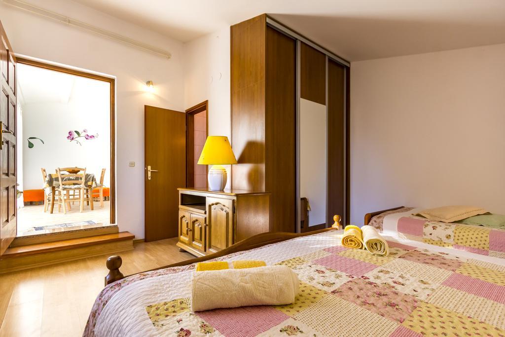 Apartment Lori Фажана Екстер'єр фото